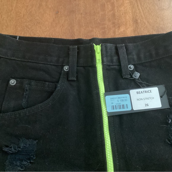 NWT Women’s Carmar Beatrice Distressed Denim Skirt, Size 26 - Picture 6 of 9